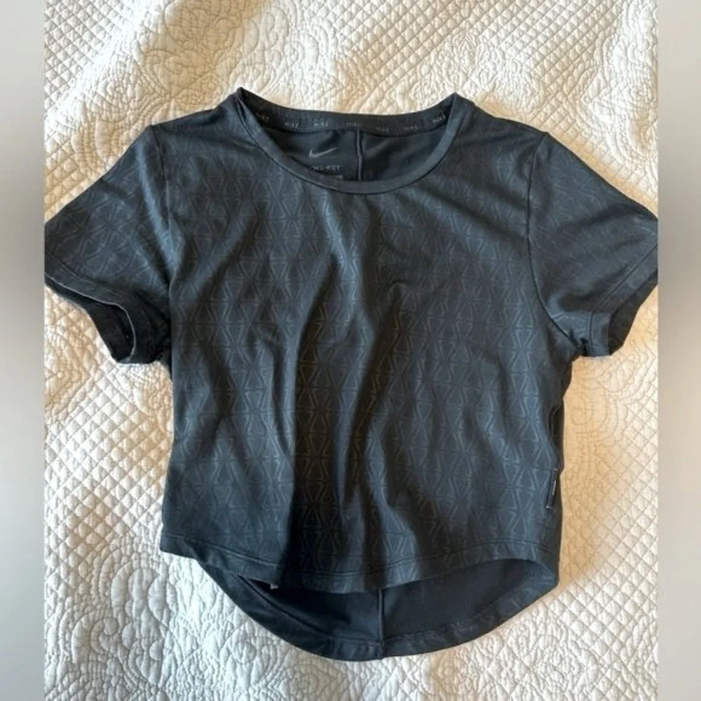Nike Women's Black Patterned Crop Top